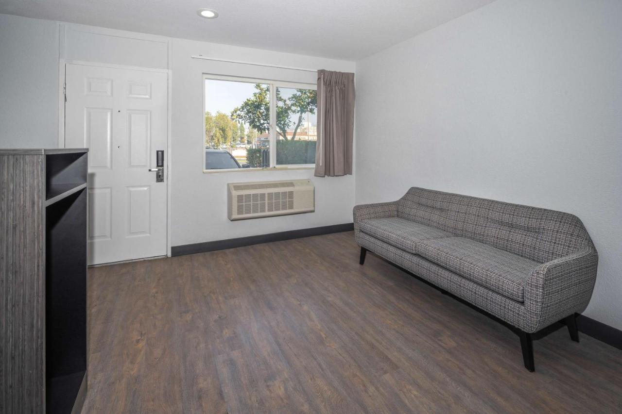 Motel 6-Fontana, Ca エクステリア 写真