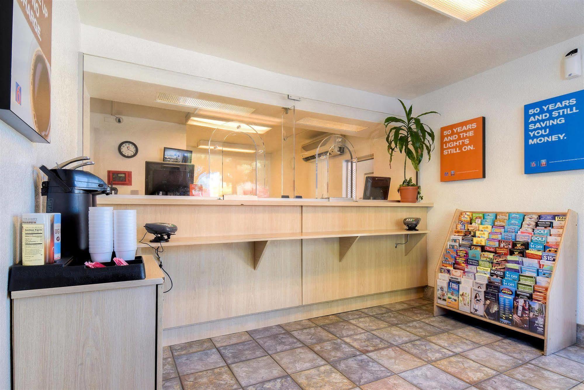 Motel 6-Fontana, Ca エクステリア 写真