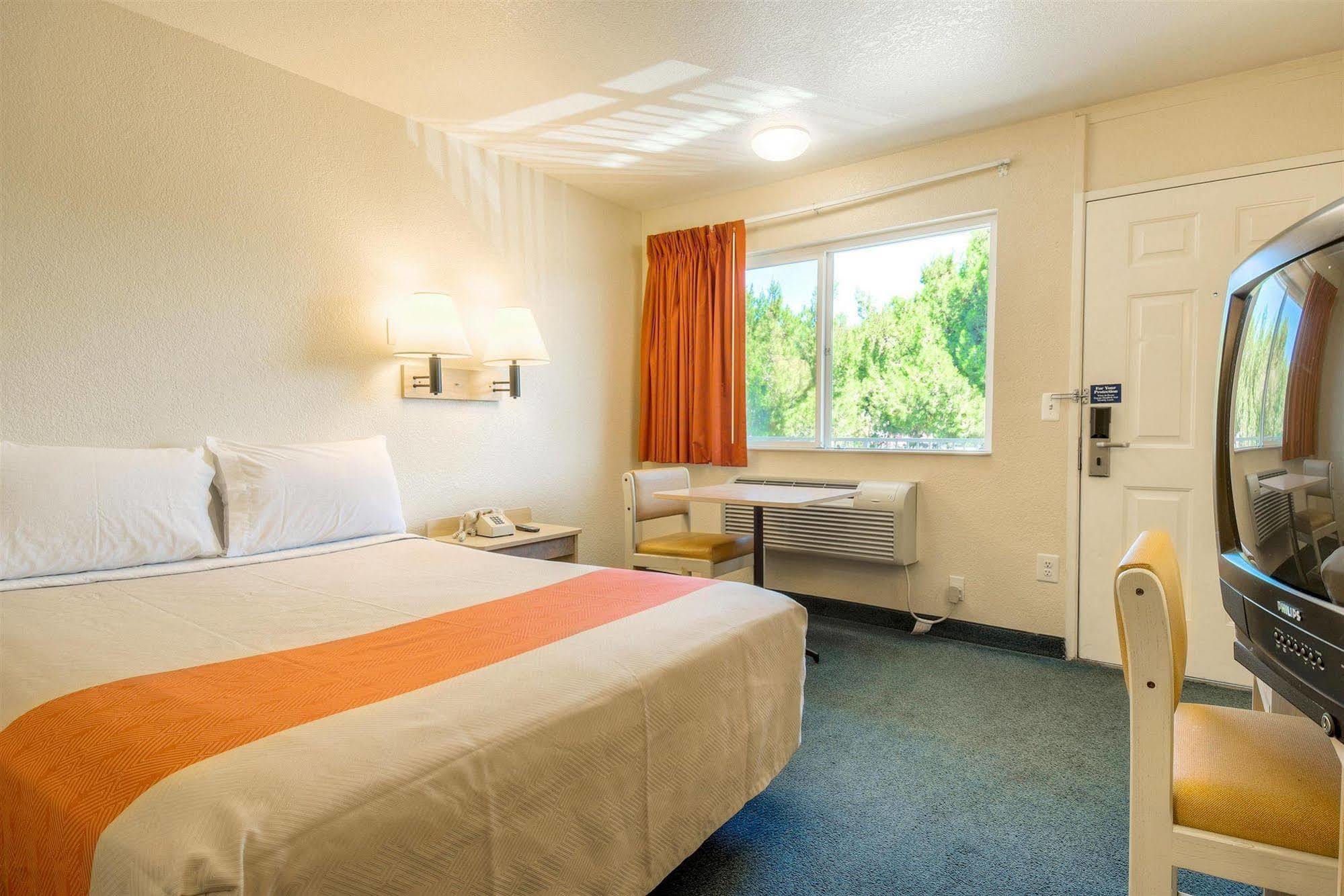 Motel 6-Fontana, Ca エクステリア 写真