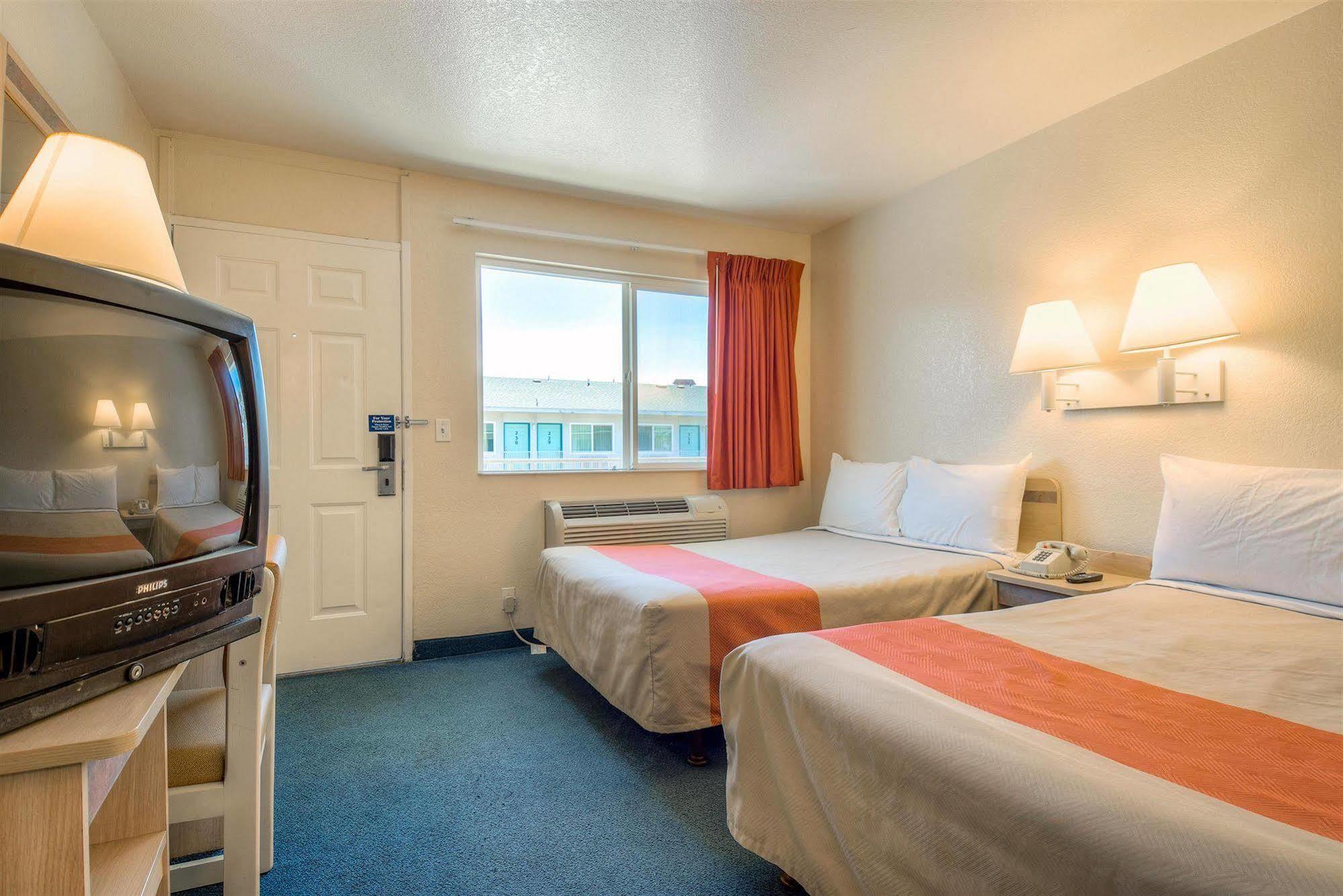 Motel 6-Fontana, Ca エクステリア 写真
